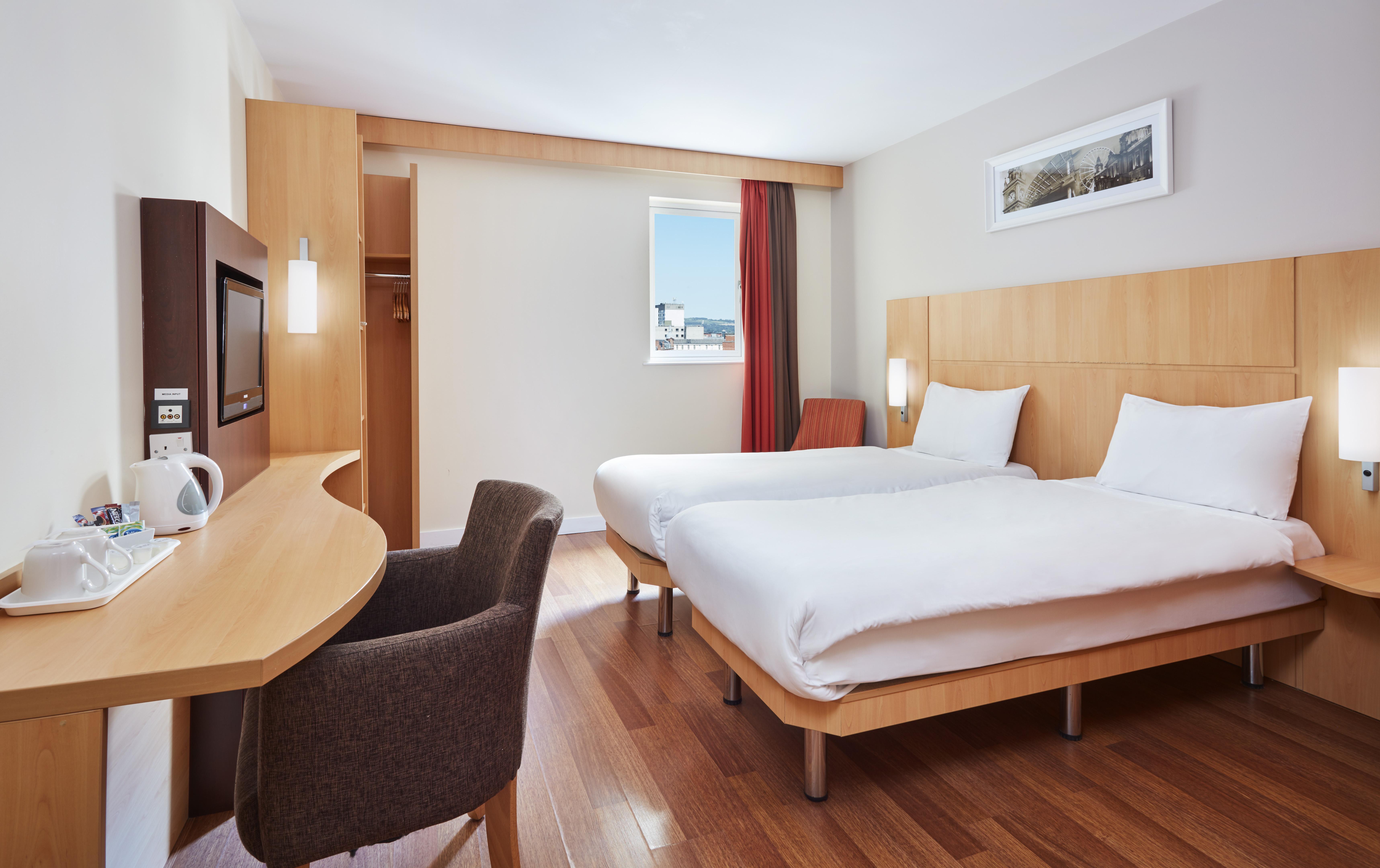 Ibis Belfast City Centre Exterior photo